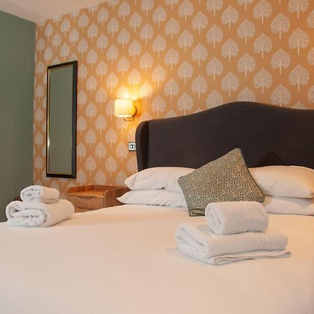 Bed and Breakfast The Cowdray Arms Worth  Exteriér fotografie