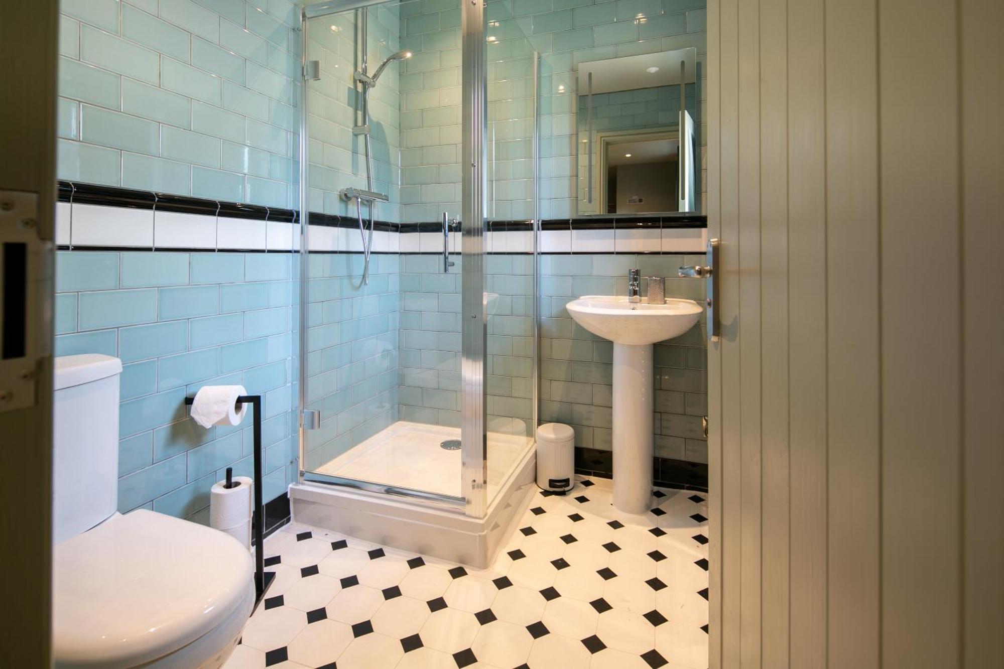 Bed and Breakfast The Cowdray Arms Worth  Exteriér fotografie