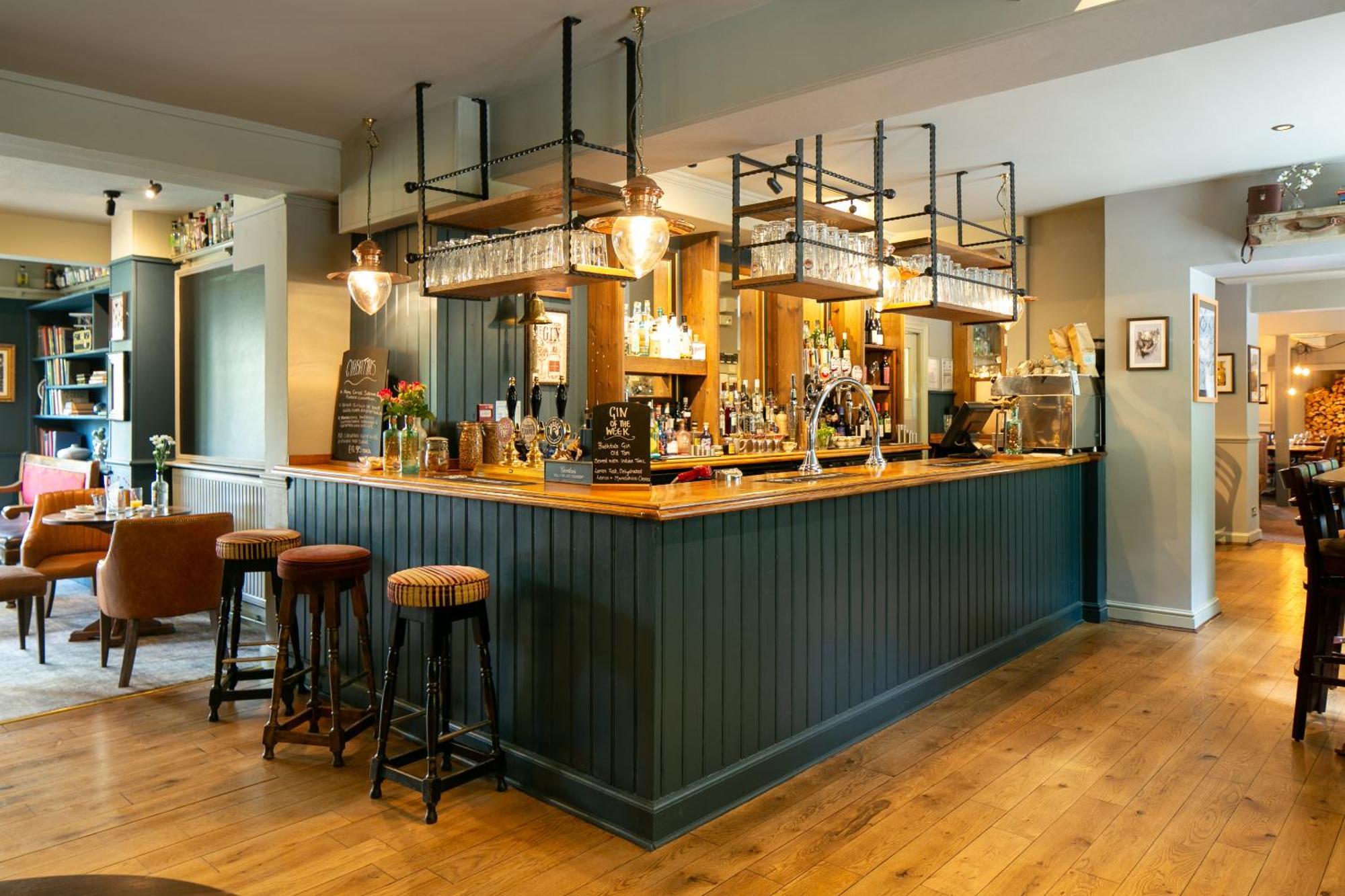 Bed and Breakfast The Cowdray Arms Worth  Exteriér fotografie