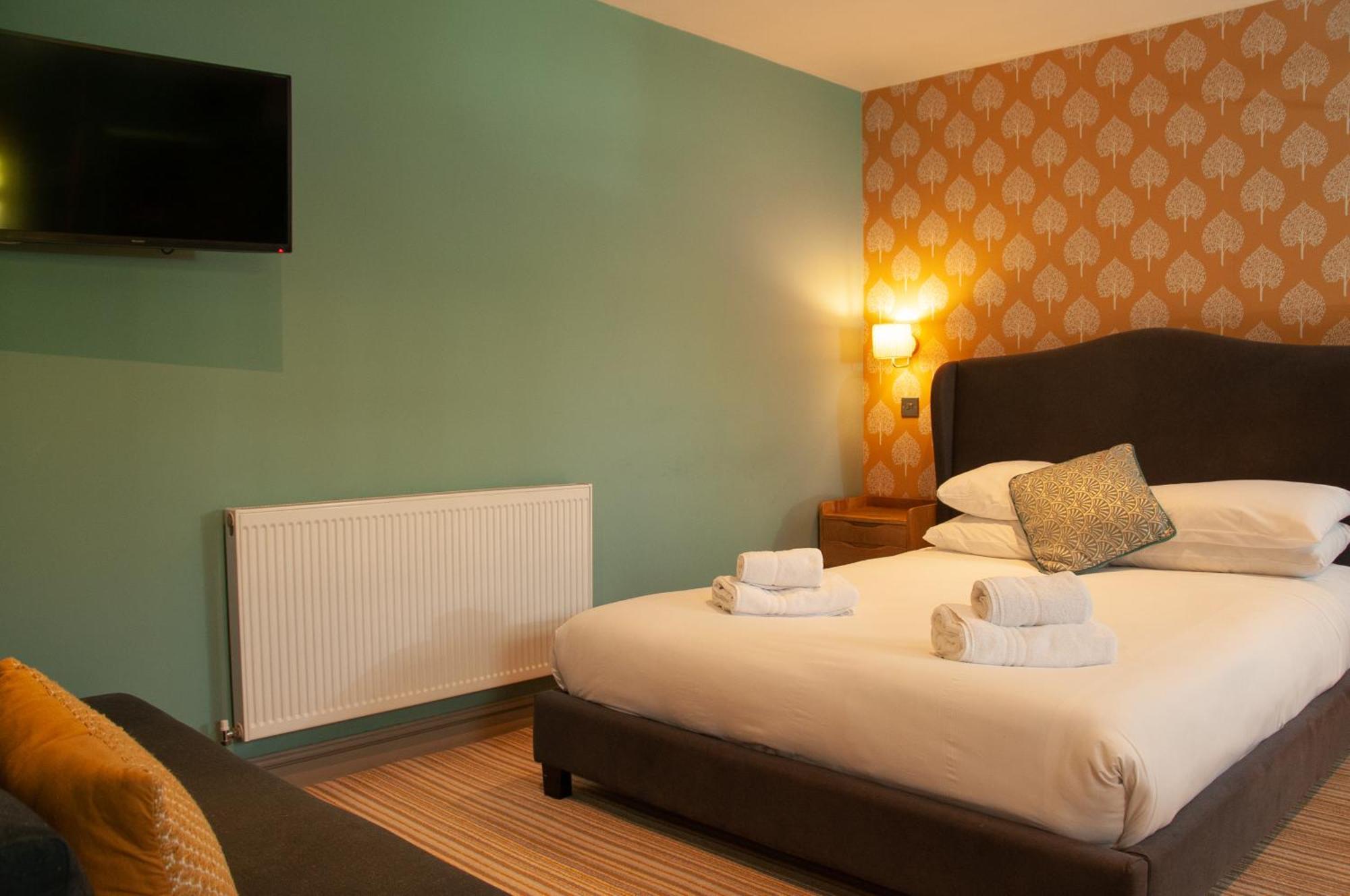 Bed and Breakfast The Cowdray Arms Worth  Exteriér fotografie
