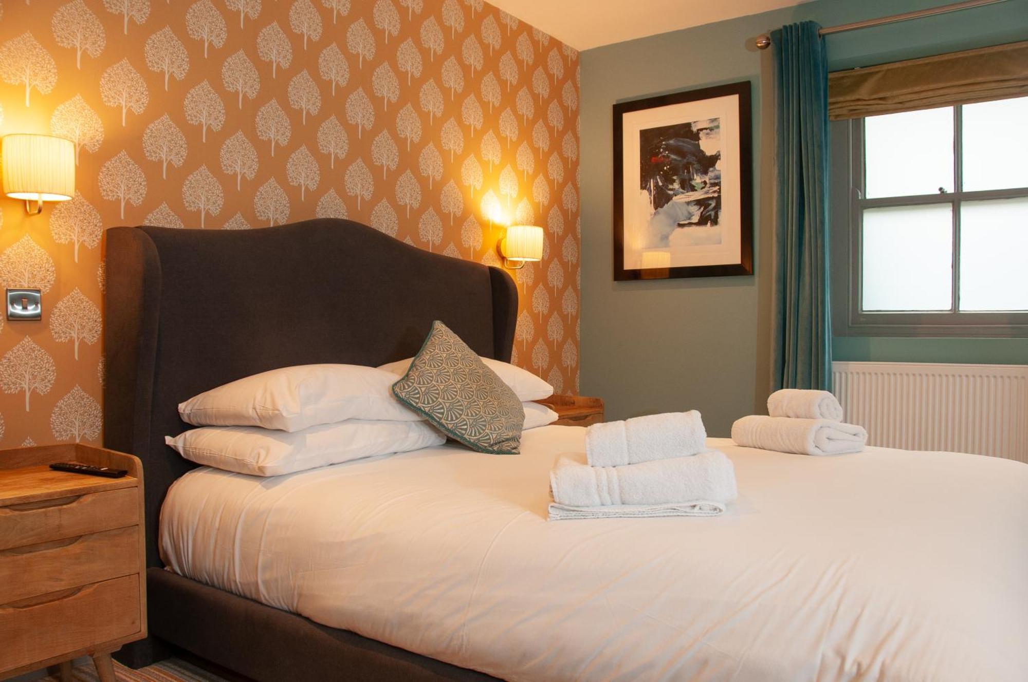 Bed and Breakfast The Cowdray Arms Worth  Exteriér fotografie