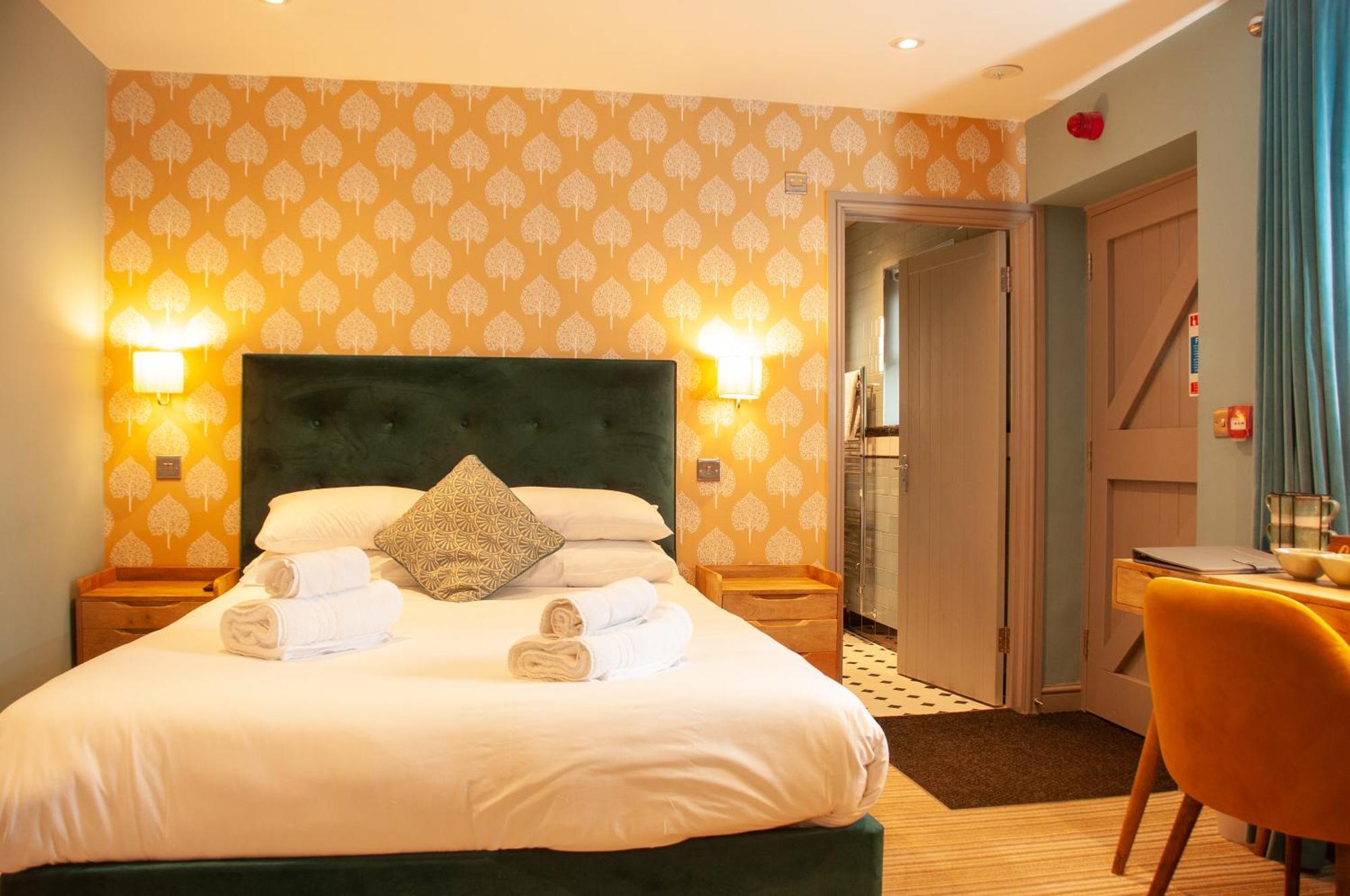 Bed and Breakfast The Cowdray Arms Worth  Exteriér fotografie