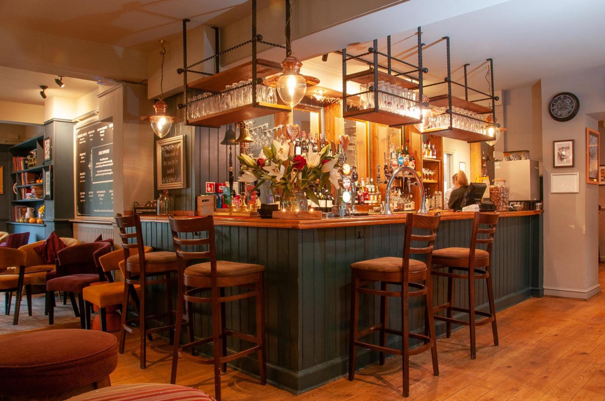 Bed and Breakfast The Cowdray Arms Worth  Exteriér fotografie
