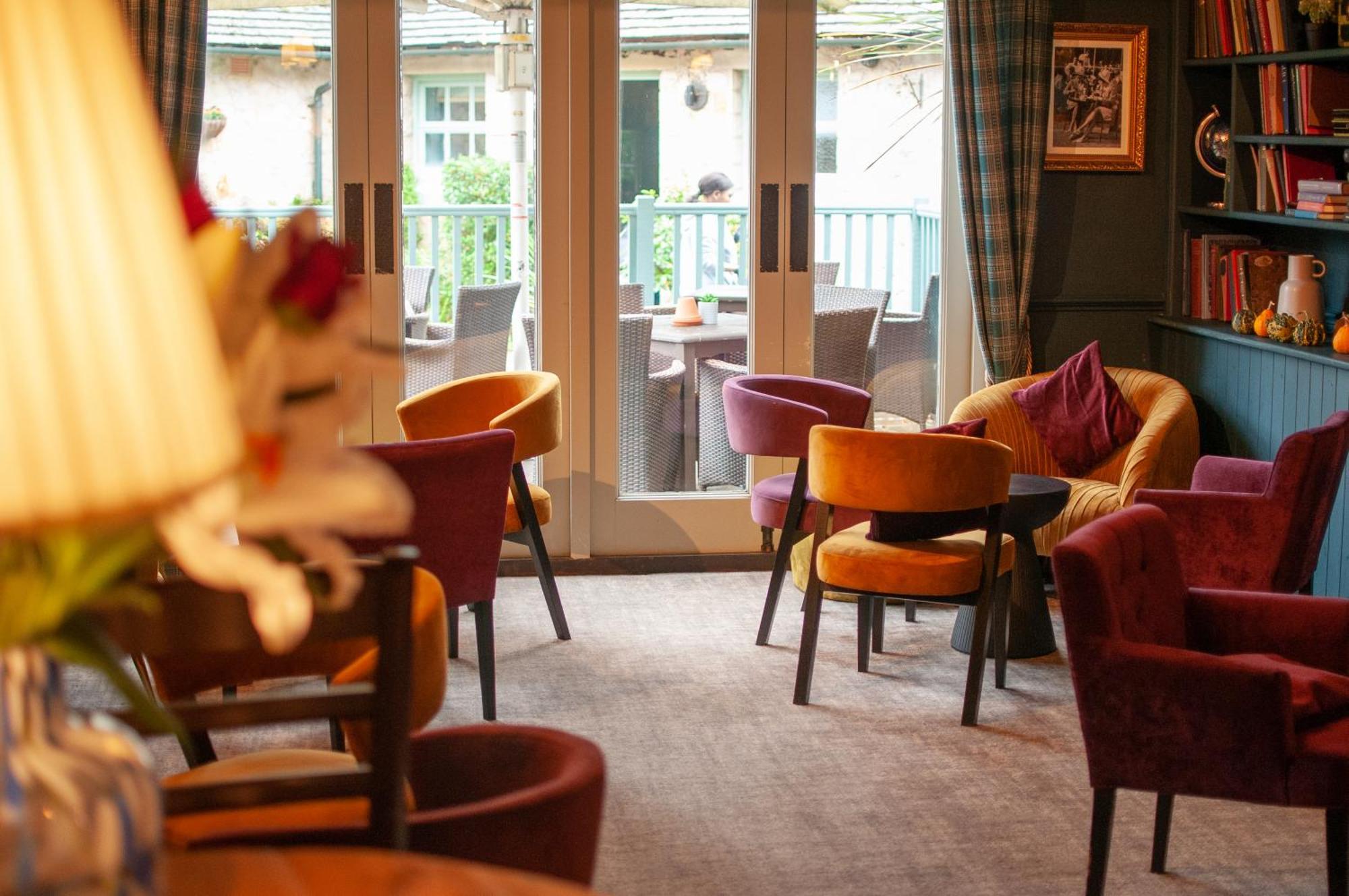 Bed and Breakfast The Cowdray Arms Worth  Exteriér fotografie