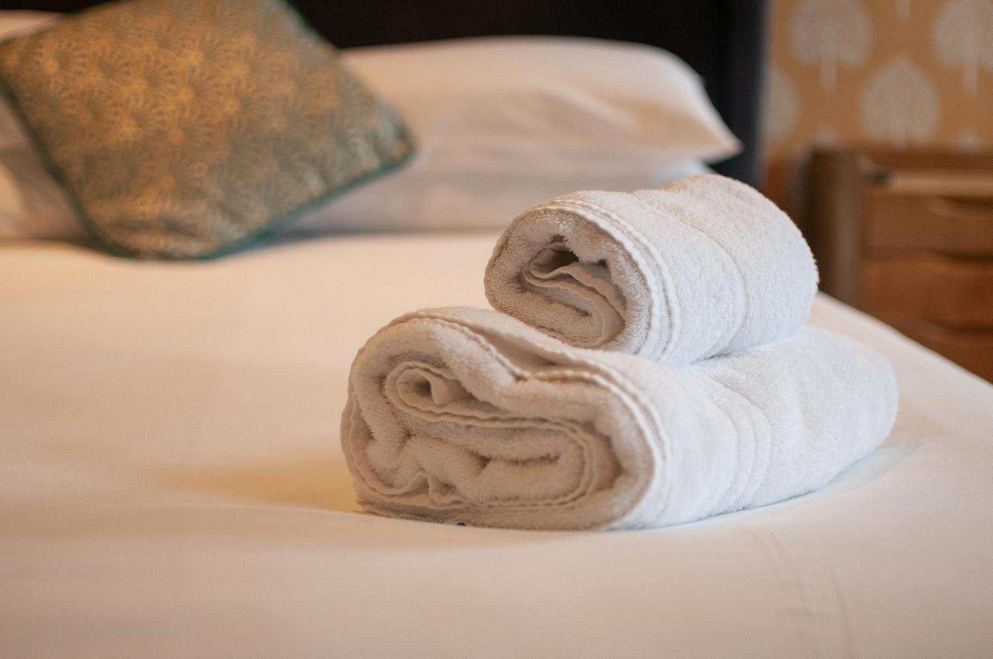 Bed and Breakfast The Cowdray Arms Worth  Exteriér fotografie