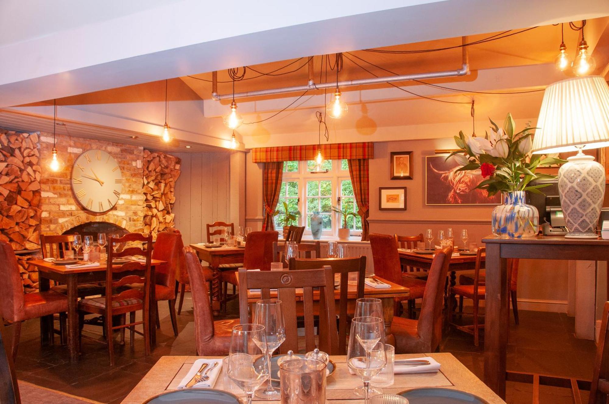 Bed and Breakfast The Cowdray Arms Worth  Exteriér fotografie