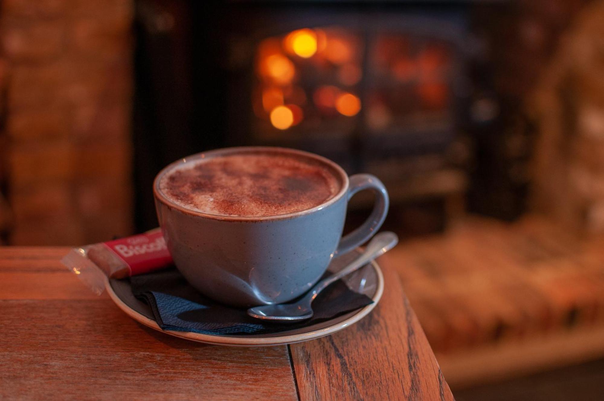 Bed and Breakfast The Cowdray Arms Worth  Exteriér fotografie